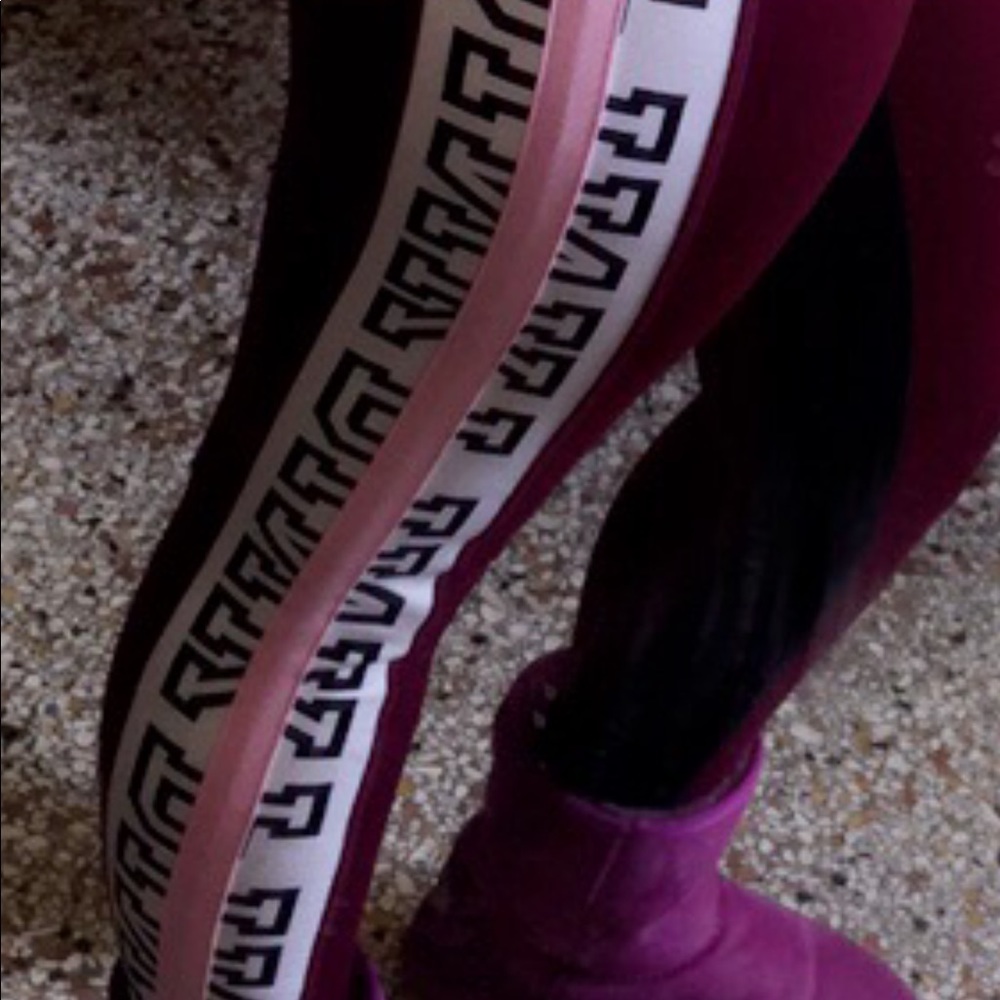 Victoria’s Secret pink leggings❤️❤️